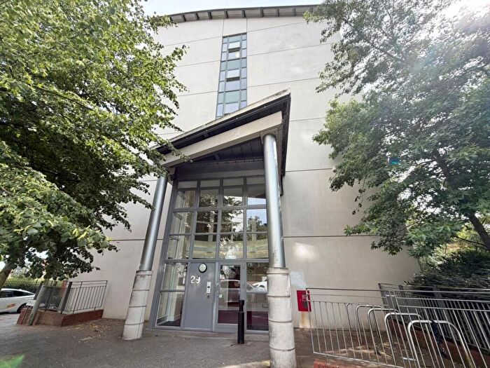 2 Bedroom Apartment To Rent In Longleat Avenue, B15