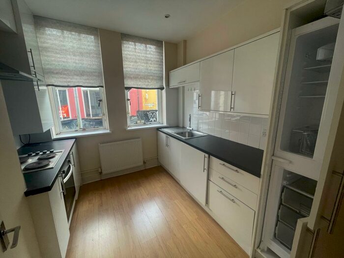 2 Bedroom Flat To Rent In Flat, George Street, Pontypool, NP4