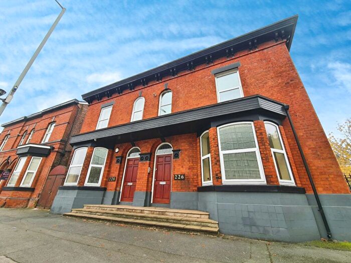 2 Bedroom Flat To Rent In Wellington Road South, Stockport, Greater Manchester, SK2