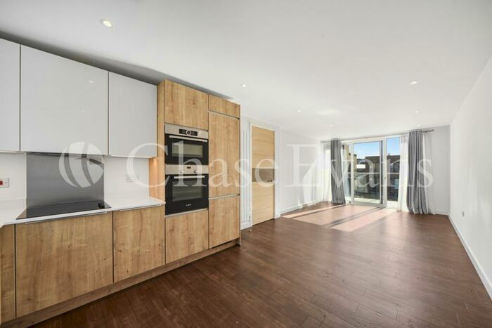 2 Bedroom Apartment To Rent In Royal Victoria Gardens, Marine Wharf, Surrey Quays, SE16