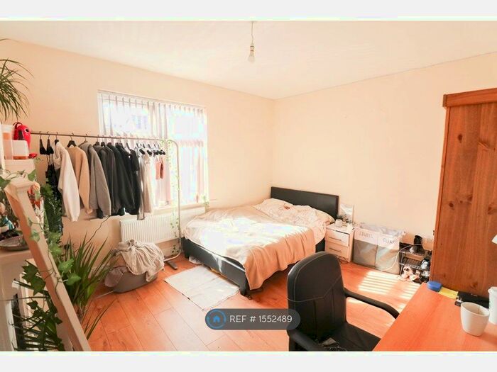 4 Bedroom Terraced House To Rent In Wordsworth Road, Leicester, LE2