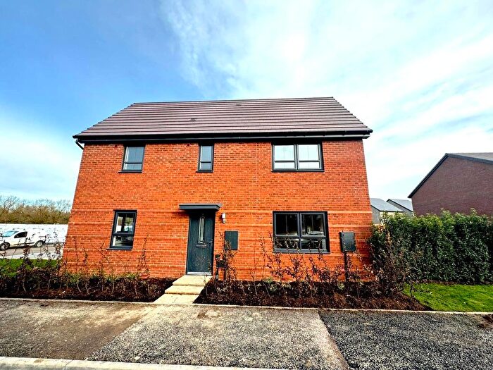 3 Bedroom End Of Terrace House To Rent In Golden Grove, Swindon, SN1