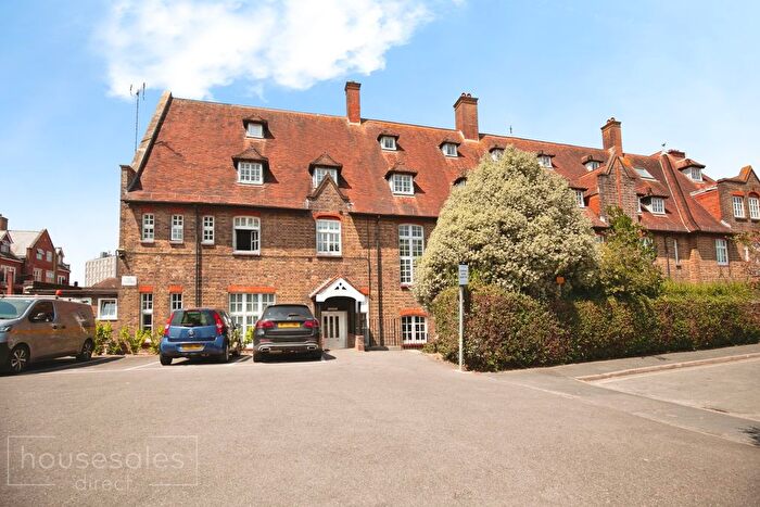 2 Bedroom Flat For Sale In The Priory, Haywards Heath, RH16