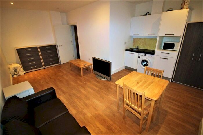 Studio To Rent In Flat, Natwest House, Shenley Road, Borehamwood, WD6
