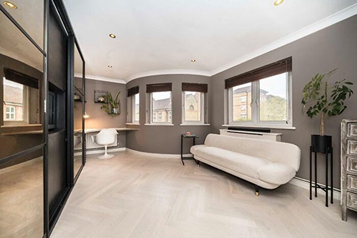 1 Bedroom Flat To Rent In Webb Close, North Kensington, W10