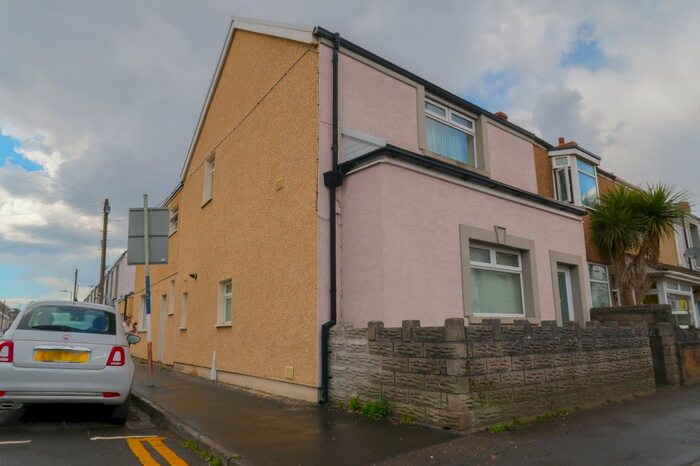 3 Bedroom Flat To Rent In Bond Street, Swansea, SA1