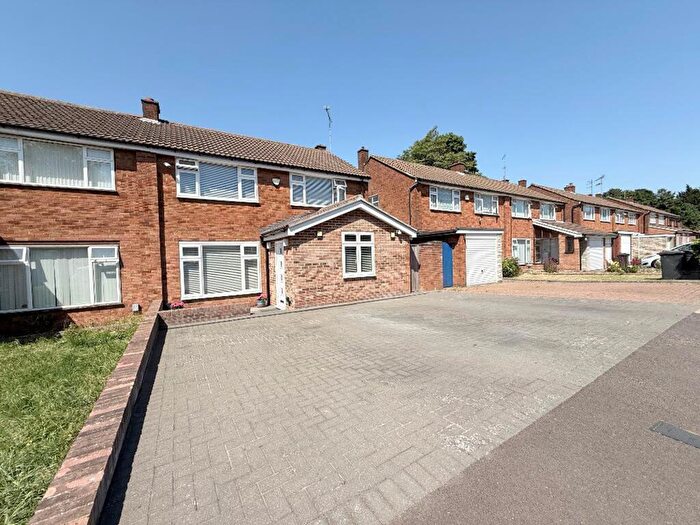 4 Bedroom Semi-Detached House For Sale In Stanmore Crescent, Luton, LU3