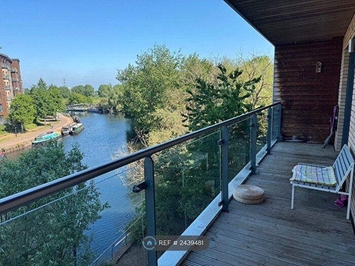 2 Bedroom Flat To Rent In Lower Clapton, London, E5