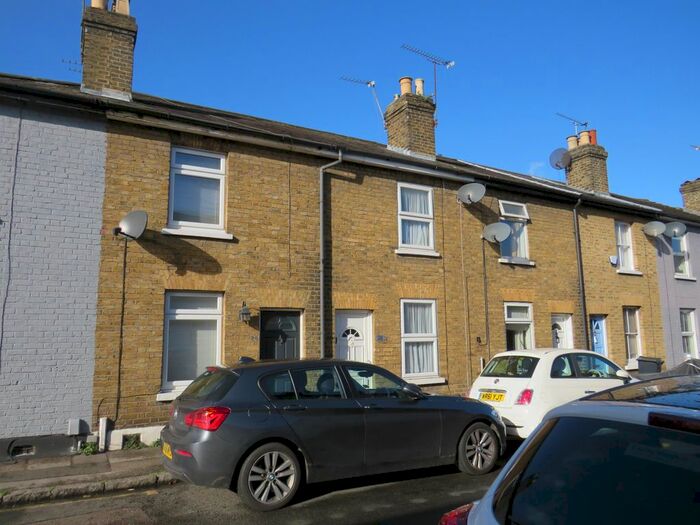 2 Bedroom Property To Rent In North Road, Hoddesdon, EN11