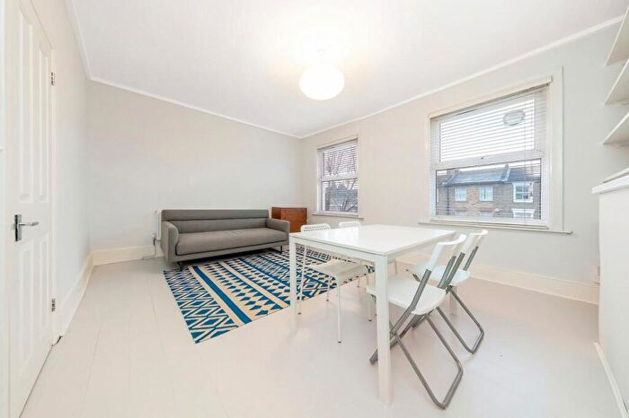 1 Bedroom Flat To Rent In Chaucer Road, SE24