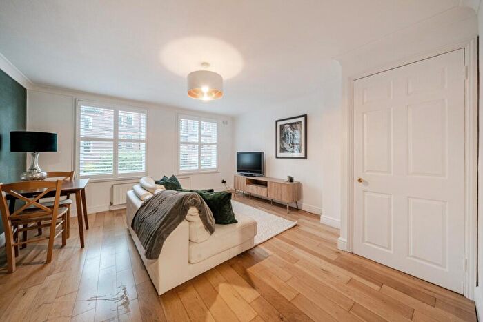 1 Bedroom Flat For Sale In St. James Terrace, Boundaries Road, London, SW12