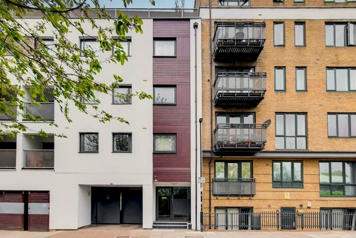 2 Bedroom Flat To Rent In Ensign Street, Tower Hill, London, E1