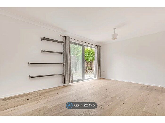 2 Bedroom Flat To Rent In Harberson Road, London, SW12