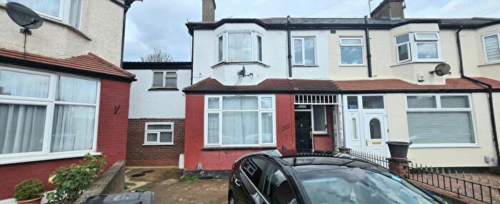 6 Bedroom House To Rent In Sandford Avenue, London, N22