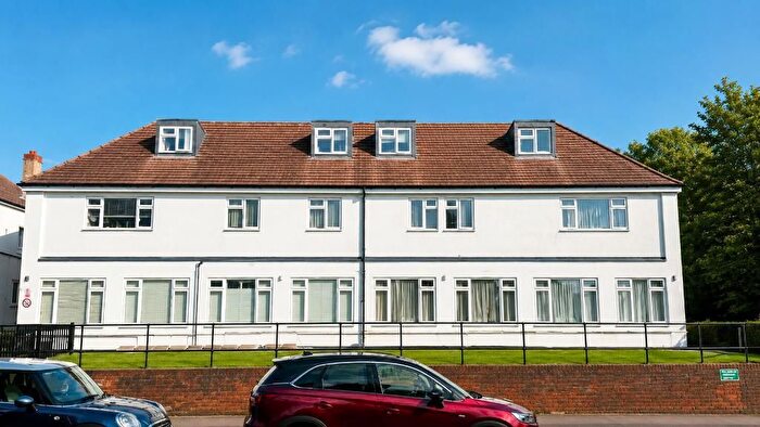 2 Bedroom Flat For Sale In Marion Crescent, Orpington, Kent, BR5