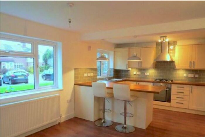 2 Bedroom Flat To Rent In Garson Road, Esher, KT10