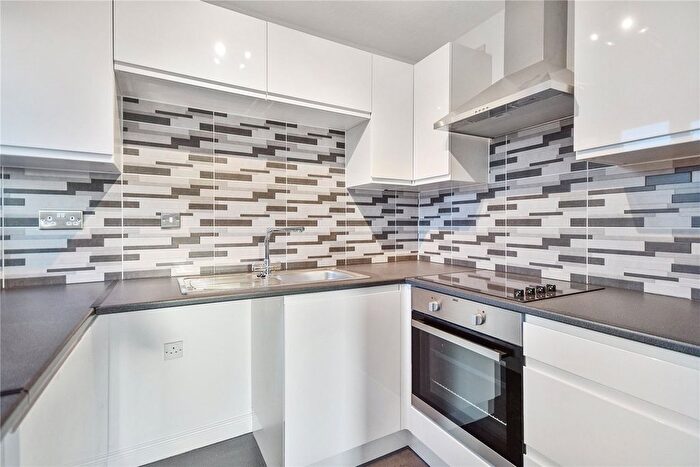 2 Bedroom Flat To Rent In Chandlers Drive, Erith, Kent, DA8