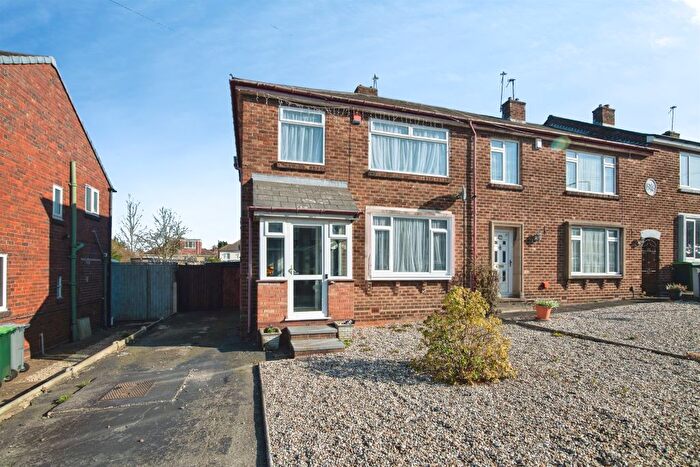 3 Bedroom End Terrace House For Sale In Kenelm Road, Oldbury, B68
