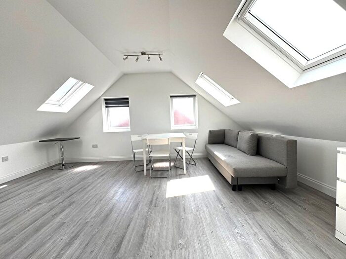 Studio To Rent In Kingsbury, London, NW9