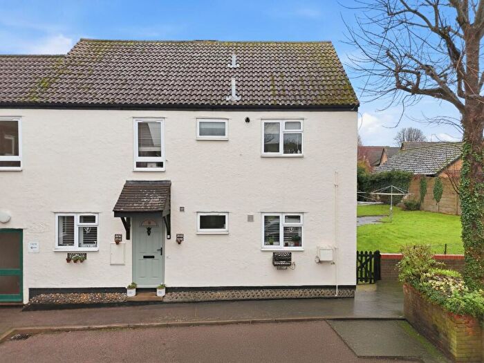 2 Bedroom Flat For Sale In Ongar Road, Abridge, Romford, RM4