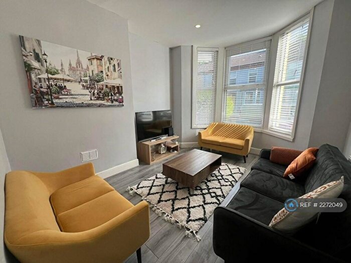 8 Bedroom Terraced House To Rent In Hawarden Avenue, Liverpool, L17