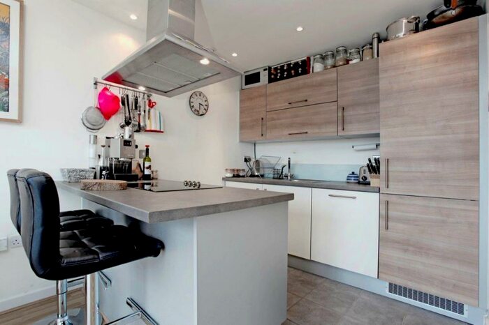 1 Bedroom Flat To Rent In Windsor Court, Mostyn Grove, London, London, E3