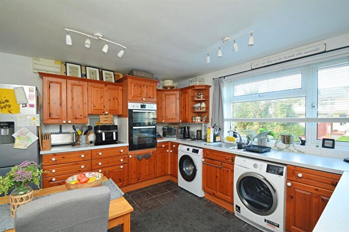 2 Bedroom Flat For Sale In Sea Views * Sandown, PO36