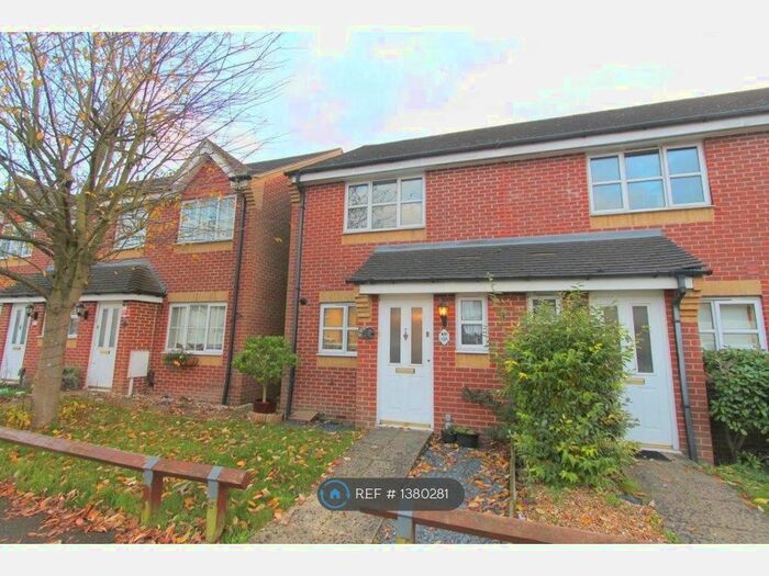 2 Bedroom End Of Terrace House To Rent In The Chase, Wallington, SM6