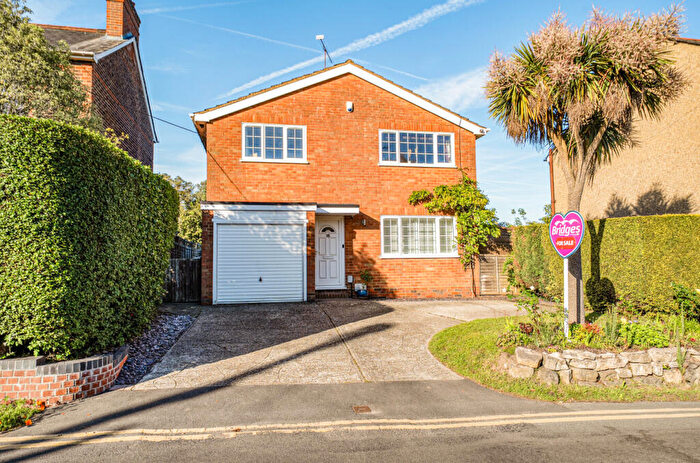 3 Bedroom Detached House For Sale In Upper Weybourne Lane, Farnham, Surrey, GU9