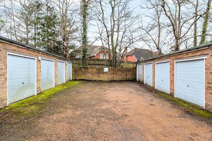 2 Bedroom Flat To Rent In Hillbrook Gardens, Weybridge, KT13