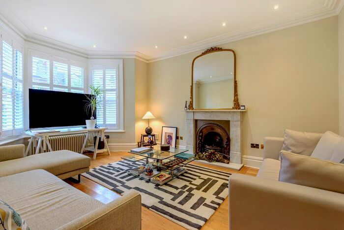 5 Bedroom Semi-Detached House To Rent In Mountfield Road, London, N3