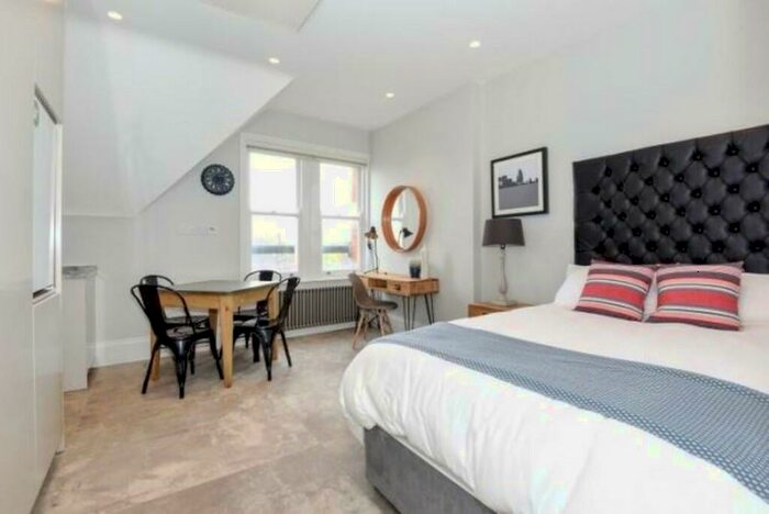 Studio To Rent In Weston Park, Crouch End, London, N8