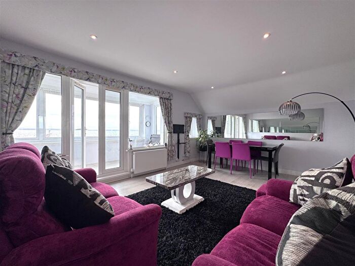 2 Bedroom Flat To Rent In Marine Parade East, Lee-On-The-Solent, PO13