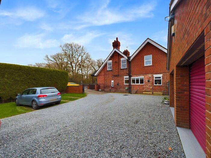 4 Bedroom Detached House For Sale In Yarmshaw Lane, Howden, DN14