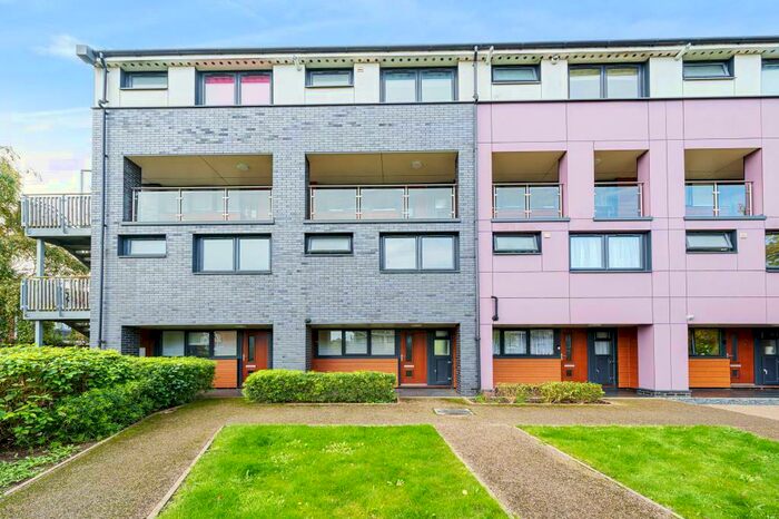 2 Bedroom Maisonette To Rent In Evenlode, Maidenhead, SL6