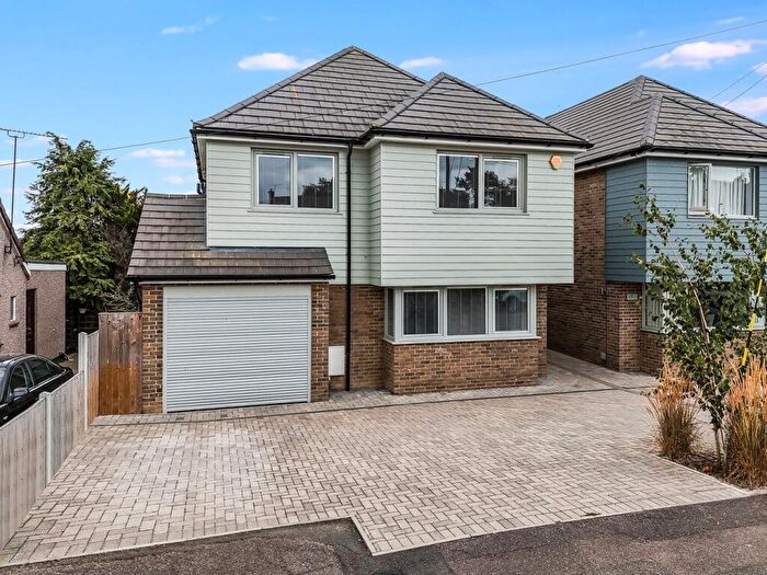 4 Bedroom Detached House For Sale In Passingham Avenue, Billericay, CM11