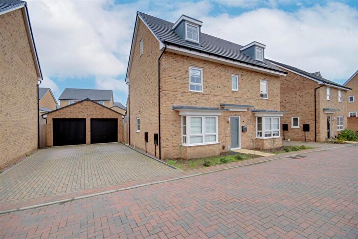 5 Bedroom Detached House For Sale In Cobbler Drive, Romans Edge, Godmanchester, PE29
