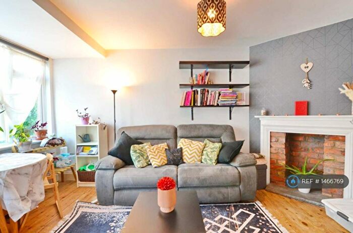 2 Bedroom Flat To Rent In Whitchurch, Bristol, BS14