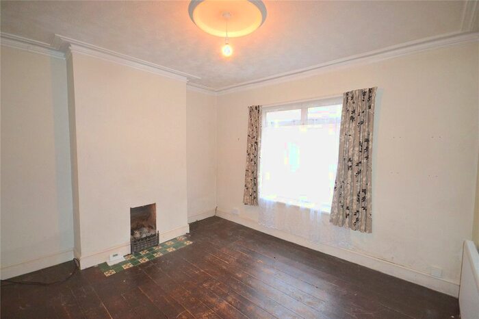 2 Bedroom End Of Terrace House To Rent In Victoria Road, Northampton, NN1