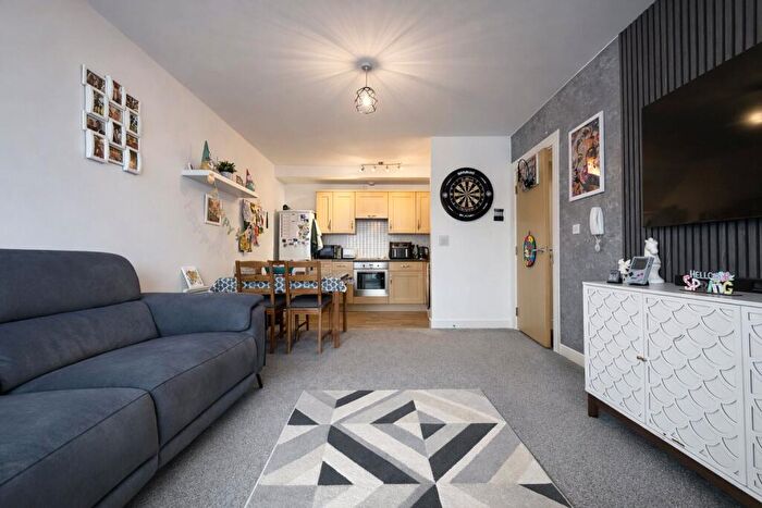 2 Bedroom Flat For Sale In Hollybrook Park, Bristol, Somerset, BS15