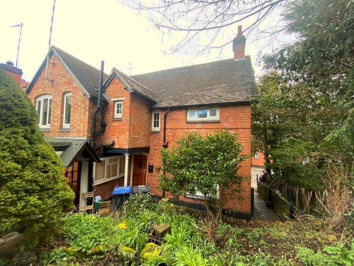 2 Bedroom Maisonette To Rent In High Street, Henley In Arden, B95