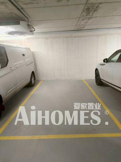 Garage / Parking To Rent In Elizabeth Tower, M15