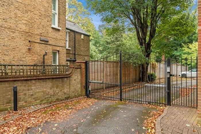 2 Bedroom Flat For Sale In Croxted Road, Dulwich, SE21