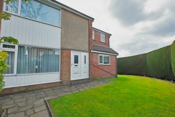 4 Bedroom Semi-Detached House To Rent In St. Abbs Close, Bradford, BD6