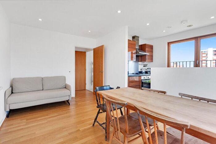 1 Bedroom Apartment For Sale In Barrett's Grove, London, N16