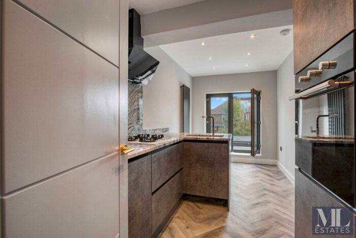 2 Bedroom Apartment For Sale In Pennine Drive, Golders Green Estate, NW2