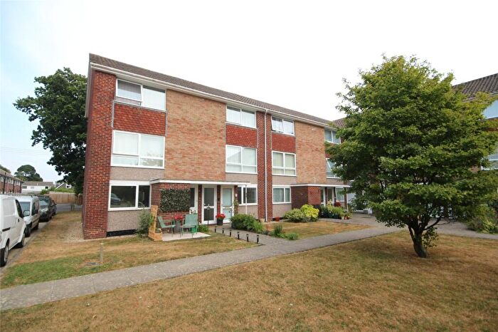 2 Bedroom Apartment For Sale In Ashley Road, New Milton, Hampshire, BH25