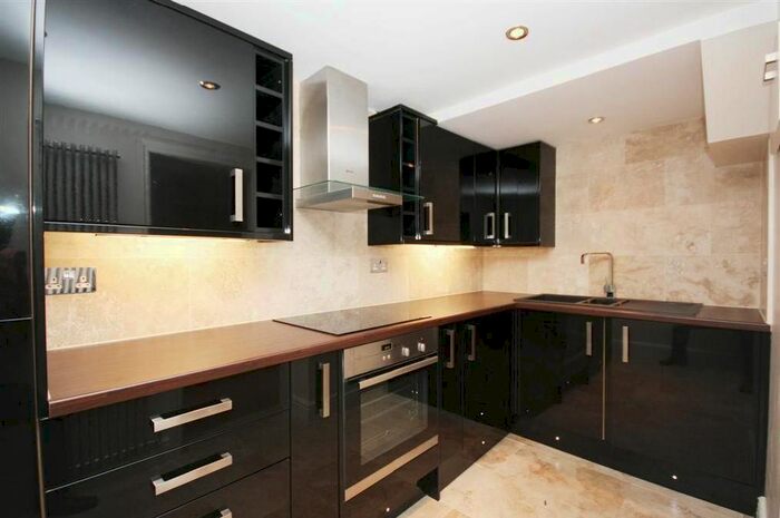 2 Bedroom Flat To Rent In Little St. Leonards, London, SW14