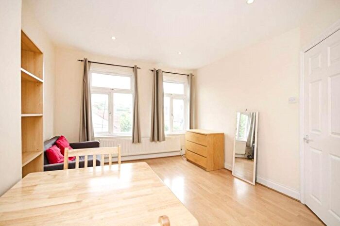 2 Bedroom Flat To Rent In Finchley Road, Temple Fortune, NW11