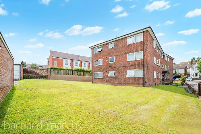 2 Bedroom Flat For Sale In Woodlands Road, Redhill, RH1